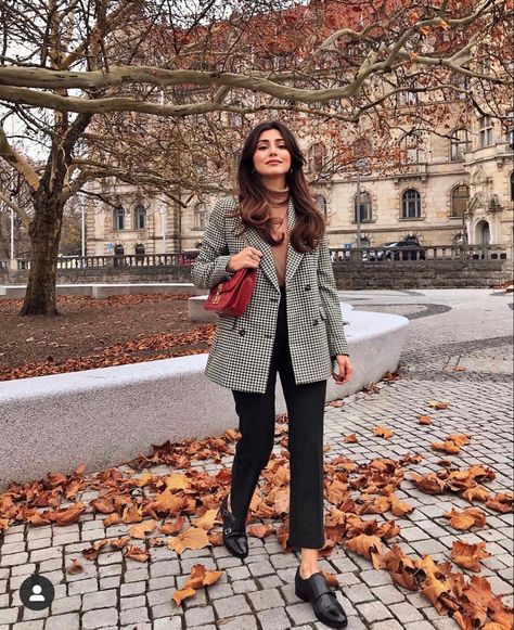 Ayda Hadi, Parisian Style Spring, Prep Style, Winter Mode, Feminine Outfit, Instagram Foto, Winter Fashion Outfits, Looks Vintage, Fall Winter Outfits