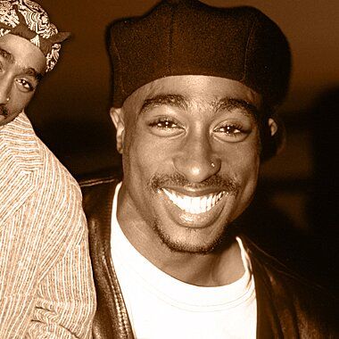 2pac Videos, Hip Hop And R&b, Mtv Movie Awards, Tupac Shakur, Movie Awards, Hollywood Life, American Rappers, Ryan Reynolds, Tony Awards