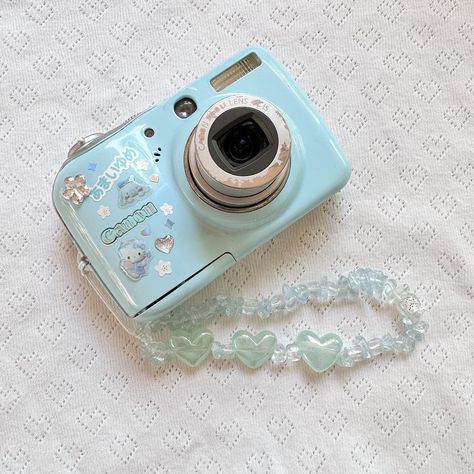 Blue Digital Camera, Digi Camera, Camera Decor, Film Camera Photography, Disposable Cameras, Digi Cam, Blue Keychain, Cute Camera, Retro Gadgets