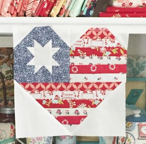 This free quilt pattern is called “I Heart America”. Patriotic Sewing, Quilted Crafts, Stripe Quilt Pattern, American Flag Quilt, Quilt Videos, Diary Of A Quilter, Quit Work, House Quilt Patterns, Heart Quilts