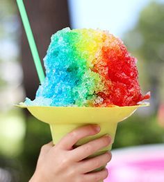 Make a rainbow snow cone or shaved ice in under 5 minutes with this recipe.  As one of the most notable snow cone recipes, the rainbow snow cone is made by using only three flavors. Shaved Ice Recipe, Snow Cones Recipes, Hawaiian Ice, I Scream For Ice Cream, Snow Cone Stand, Dessert Hacks, Hawaiian Shaved Ice, Rainbow Desserts, Sno Cones