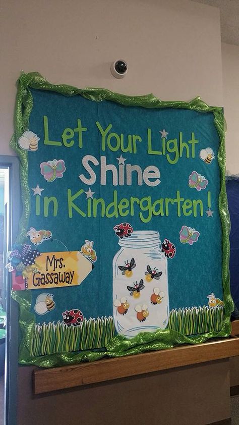 Bulletin board new school year. Graduation Bulletin Board, Daycare Bulletin Boards, Motivational Bulletin Boards, Welcome To Preschool, Back To School Displays, Hallway Bulletin Boards, Kindergarten Bulletin Boards, Class Bulletin Boards, Classroom Charts