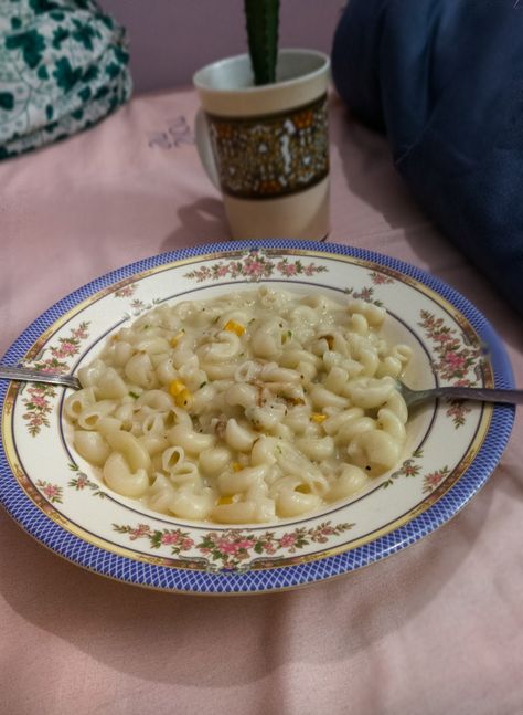 Pasta in white sauce Pasta Snap, Pasta In White Sauce, White Sauce Pasta, Pasta Plate, Sauce Pasta, Pasta Plates, White Sauce, Friend Poses, Pasta Sauce