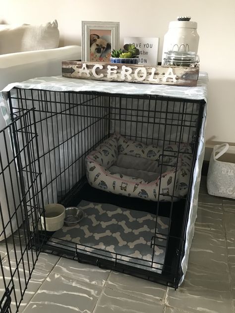 Decorated Dog Crates, Puppies Cage Ideas, Crate Area For Dogs, Small Dog Decor, Dog Crate Apartment Ideas, Dog Bed In Apartment, Dog Bed Set Up, Cozy Crate For Dogs, Dog Space Ideas Apartment