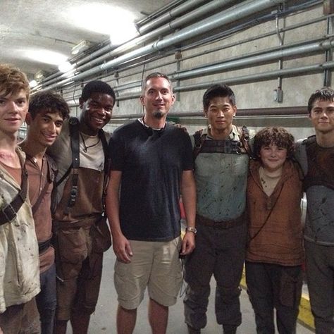 Maze Runner cast with James Dashner Maze Runner 1, Run Photo, Maze Runner Thomas, Maze Runner The Scorch, Maze Runner Trilogy, Maze Runner Funny, James Dashner, Maze Runner Cast, Newt Maze Runner