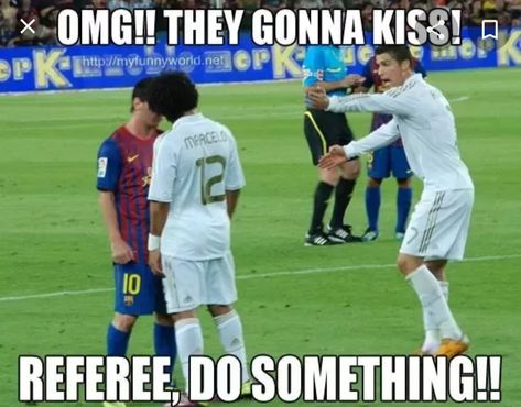 Pranks For Brothers, Football Comedy, Funny Soccer Memes, Soccer Jokes, Football Jokes, Minions Funny Images, Funny Sports Pictures, Funny Sports Memes, Ronaldo Messi