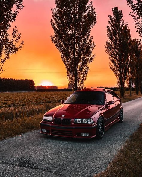 Bmw M4 Performance, Bmw E36 Wallpapers, Bmw 320d Touring, Initial D Car, Bmw 320d, Serie Bmw, Dream Cars Bmw, Bmw 318i, Bmw Wallpapers