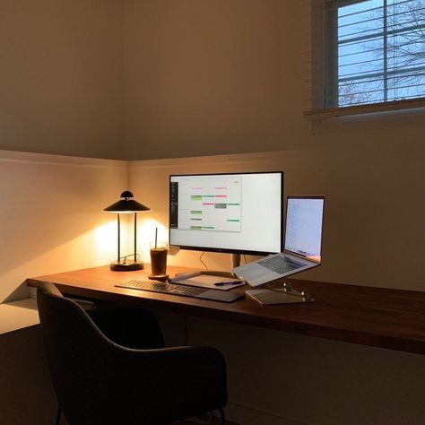 Desk Setup Workspace Inspiration, Desk Setup Workspace, Arsitektur Masjid, Home Studio Setup, Desktop Setup, Gaming Room Setup, Workspace Inspiration, Aesthetic Rooms, Home Office Setup