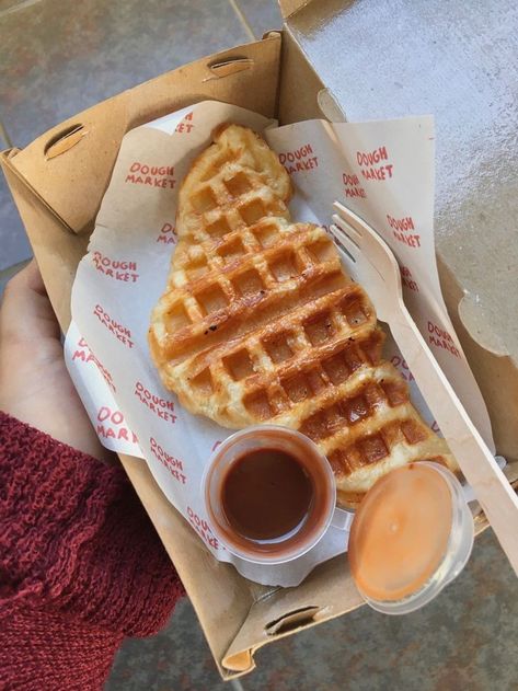 Business Food Ideas, Croffle Packaging, Belgium Waffle, Mojito Strawberry, Belgium Waffles, Food Hunter, Food Aesthetics, Bakery Packaging, Fruit Dip