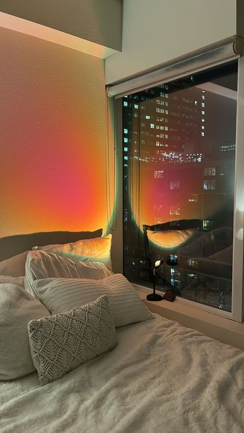 Chambre Inspo, Sunset Lamp, Apartment Aesthetic, Dream Apartment, Bedroom Lamps, Cozy Room, Apartment Room, Dream Rooms, Bedroom Lighting