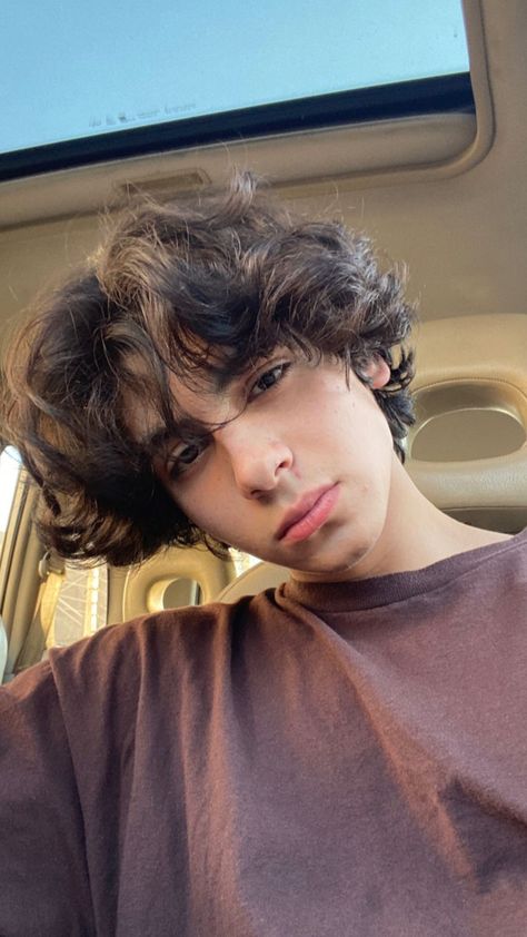 Brunet Guy, Boys Curly Haircuts, Transition Goals, Hair Styels, Funny Short Clips, Curly Hair Men, Short Hair Haircuts, Aesthetic Guys, Asian Hair