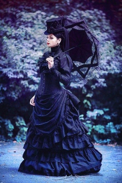 Victorian Goth | Aesthetics Wiki | Fandom Romantic Gothic Fashion, Goth Victorian Aesthetic, Gothic Victorian Aesthetic, Vampire Outfits, Candela Obscura, Hats 2023, Clubbing Dress, Gothic Fashion Victorian, Moda Steampunk