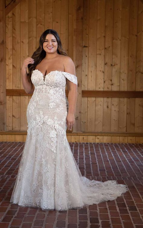 Modern Strapless Plus-Size Lace Wedding Dress with Sweetheart Neckline and Off-the-Shoulder Sleeves - Essense of Australia Wedding Dresses Curvy Wedding Dress, Wedding Dresses Kleinfeld, Curvy Wedding, Plus Wedding Dresses, Kleinfeld Bridal, Essense Of Australia, Curvy Bride, Dress Gallery, Wedding Dress Pictures