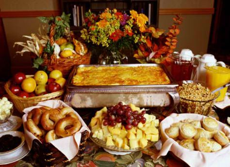 Mother's Day Dining & Bakery Guide Continental Breakfast Ideas, Dinner Buffet Ideas, Breakfast Buffet Table, Dinner Buffet, Southern Breakfast, Breakfast For A Crowd, Buffet Ideas, Champagne Brunch, Breakfast Party