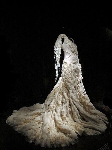 alexander Mcqueen oyster dress Oyster Dress, Alexander Mcqueen Savage Beauty, Miss Havisham, Alexander Mcqueen Dresses, Savage Beauty, Beating Heart, Costume Institute, In Peace, Rest In Peace