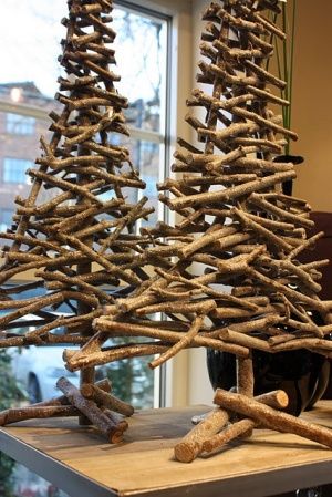 39 Simply Extraordinary DIY Branches and DIY Log Crafts That Will Mesmerize Your Guests Diy Branches, Twig Christmas Tree, Contemporary Christmas Trees, Twig Crafts, Twig Furniture, Driftwood Christmas Tree, Branches Diy, Unique Christmas Trees, Wood Christmas Tree