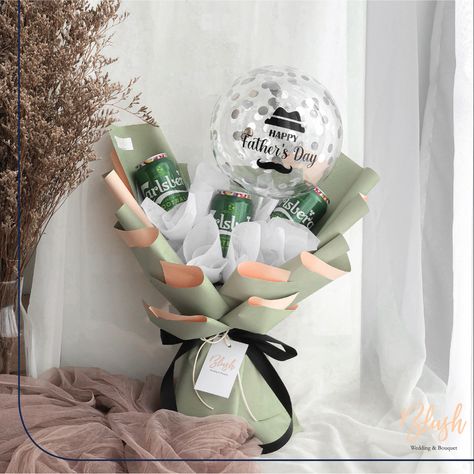 Fathers Day Bouquet Ideas, Fathers Day Bouquet, Beer Bouquet, Pooh Balloon, Gift Arrangement, Blush Bouquet Wedding, Human Scale, Blush Bouquet, Birthday Bouquet