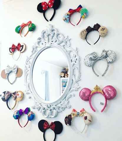 Disney At Home, Casa Disney, Deco Disney, Disney Room Decor, Disney Bedrooms, Disney College Program, Disney Rooms, Mirror Mirror On The Wall, Disney Wall