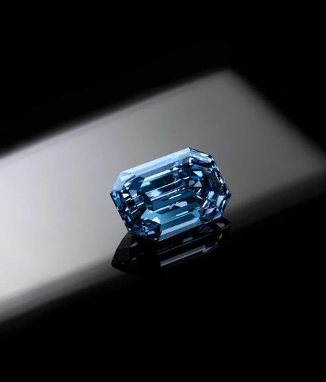 A Rare 15-Carat Cullinan Blue Diamond Is Expected to Sell for $48 Million at Auction Blue Rider, Rhapsody In Blue, Gem Diamonds, Colorless Diamond, Step Cut, Diamond Brooch, Rare Gems, Crown Jewels, Cartier Ring