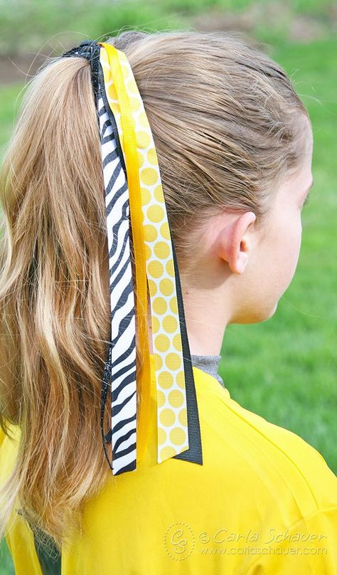 Also called softball streamers, pony-o, or sport bows, softball hair bows are practically part of the uniform. Make them easily at home with this tutorial. Softball Hair Braids, Soccer Hair Bows, Sports Hair Bows, Softball Hair Bows, Softball Hair, Soccer Hair, Bow Braid, Girl Pony, Pony O