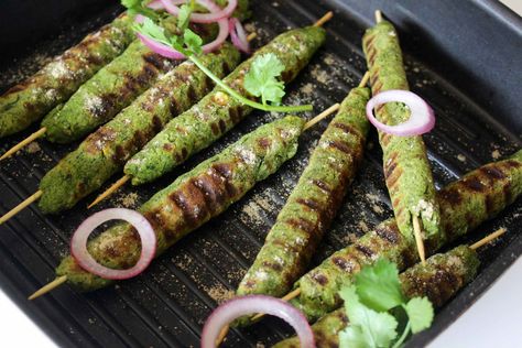 Sheek Kebab, Seekh Kebab Recipes, Pudina Chutney, Seekh Kebabs, Seekh Kebab, Kebab Recipe, Veg Snacks, Indian Appetizers, Party Starters