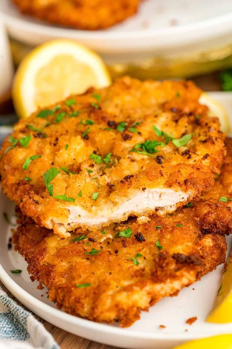 Chicken Schnitzel Recipe, Cold Recipes, Bread Cutlet, Schnitzel Recipe, Fried Chicken Cutlets, Chicken Cutlet Recipes, Breaded Chicken Cutlets, Schnitzel Recipes, Crispy Chicken Recipes