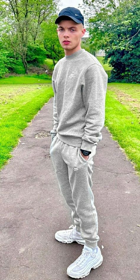 Boys In Grey Sweats, Men In Sweatpants, Guys In Sweatpants, Guy Clothes, Leather Fashion Men, Bad Boy Style, Grey Sweats, Guys Clothing Styles, Grey Sweatpants