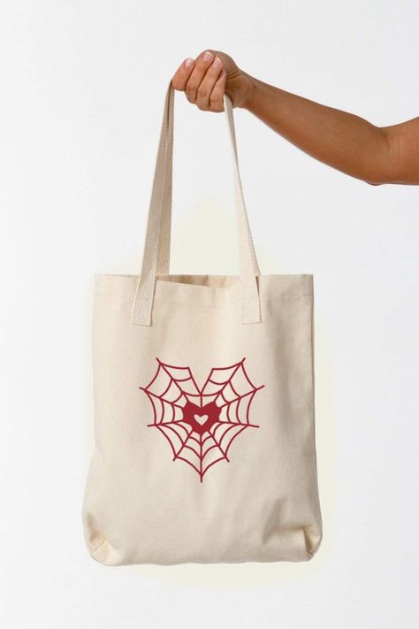 Spiderman Tote Bag, Tote Bag Design Aesthetic, Aesthetic Tote Bag Painting, Tote Bag Painting Ideas Aesthetic, Tote Bag Drawing Ideas, Totebag Painting Ideas, Tote Bag Design Ideas, Eco Bag Design, Bag Design Ideas