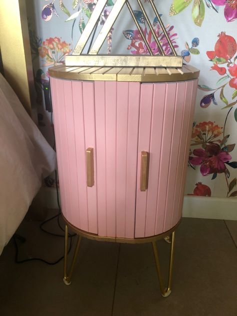 Bread Bin Side Table, Diy Bedside Table, Adjustable Furniture, Crazy Home, Chalk Paint Projects, Bread Bin, Diy Wood Projects Furniture, Old Furniture, Dream House Decor