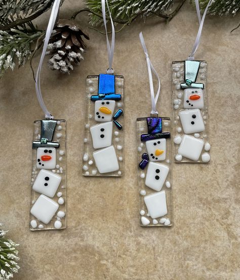 Beach Fused Glass Ideas, Crafty Christmas Ornaments, Fused Glass Suncatchers, Glass Fusing Projects For Beginners, Christmas Cubicle, Cubicle Decorations, Designer Room, Fused Glass Wall Art, Glass Suncatchers