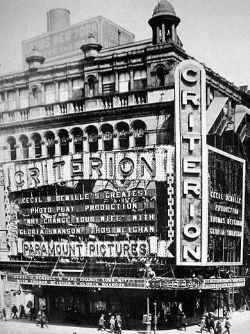 1920 photo of the Criterion Theatre - New York City (photo: Cinema Treasures) Vintage Movie Theater, Photo Journalism, Theater Art, German Cities, Nyc History, Vintage Theatre, Vintage New York, City That Never Sleeps, Vintage Pictures