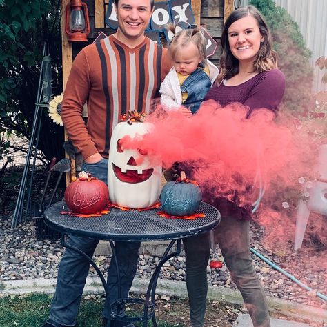 Popular Halloween Party Themes for Gender Reveals | Gender Reveal Celebrations Halloween Gender Reveal Ideas, Pumpkin Gender Reveal, Halloween Gender Reveal, Confetti Gender Reveal, Girl Gender Reveal, Gender Reveals, Halloween Party Themes, Halloween Magic, Baby Gender Reveal