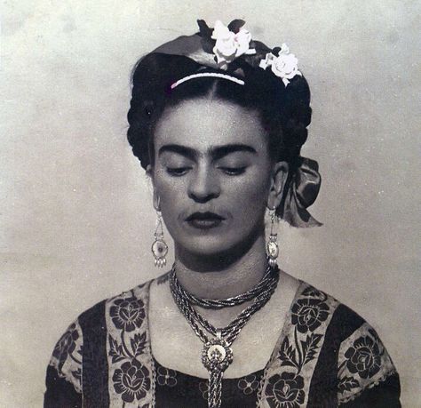 frida kahlo فريدا كاهلو, Natalie Clifford Barney, Freida Kahlo, People Inspiration, Frida And Diego, Dora Maar, Woman With Flowers, Frida Art, Frida Kahlo Art