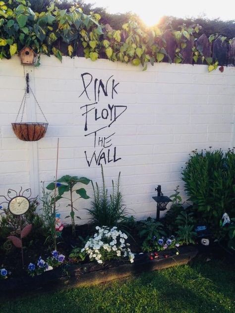 Pink Floyd Ideas, Pink Floyd Wallpaper, Pink Floyd Lyrics, Pink Floyd The Wall, Pink Floyd Poster, Pink Floyd Art, Pink Floyd Wall, Brick In The Wall, Video Pink