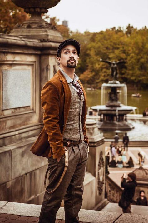 I'm not afraid to say: LIN LOOKS HOT IN THIS OUTFIT!!!! Cassandra Calin, Hamilton Lin Manuel Miranda, Hamilton Lin Manuel, Hamilton Musical, Manuel Miranda, And Peggy, Lin Manuel Miranda, Lin Manuel, Newsies