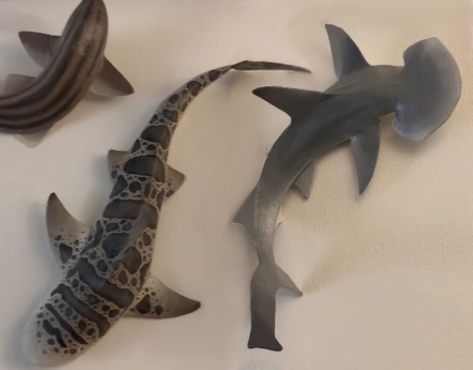 Cardboard Stingray, Cardboard Shark, Shark Room, Cardboard Art Sculpture, Paper Mache Animals, Art Major, Cool Paper Crafts, Handmade Things, Hammerhead Shark