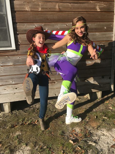 DIY Homemade Teen Toy Story Buzz Light Year and Woody Halloween Costumes. Adorable with Andy on boot and shoe. Cute! Costume idea. Easy! Woody And Buzz Halloween Costumes, Spirit Week Costume Ideas, Sport Day Outfit, Halloween Costumes Teen, Buzz Costume, Sports Day Outfit, 3 People Costumes, Best Group Halloween Costumes, Woody Costume