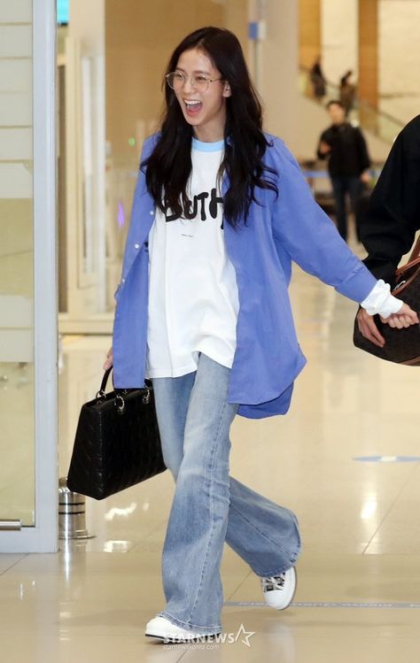 JISOO NEWS on Twitter: "JISOO at ICN airport. #JISOO #FLOWER #꽃 #ME https://t.co/6f6MjXYn0O" / Twitter Airport Fashion Kpop, Korean Airport Fashion, Jisoo Flower, Icn Airport, 가을 패션, Kim Jisoo, Incheon, Airport Style, Airport Outfit