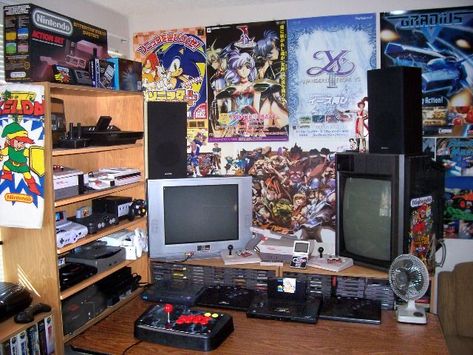 Retro Gaming Setup, Retro Games Room, Y2k Room, Retro Room, Gaming Room Setup, Old Computers, Gamer Room, Retro Video Games, Room Setup