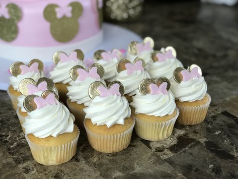 Minnie Mouse Cupcakes Pink And Gold, Mini Mouse Cupcakes Ideas, Minnie Mouse Cupcake Cake, Minnie Golden, Cupcakes Minnie Mouse, Minnie Mouse Cake Pops, Γενέθλια Mickey Mouse, Minnie Cupcakes