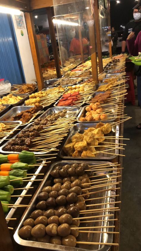 Grocery Store Design, Yogyakarta, Local Food, Aesthetic Food, Grocery Store, Street Food, Philippines, Food And Drink, Yummy Food