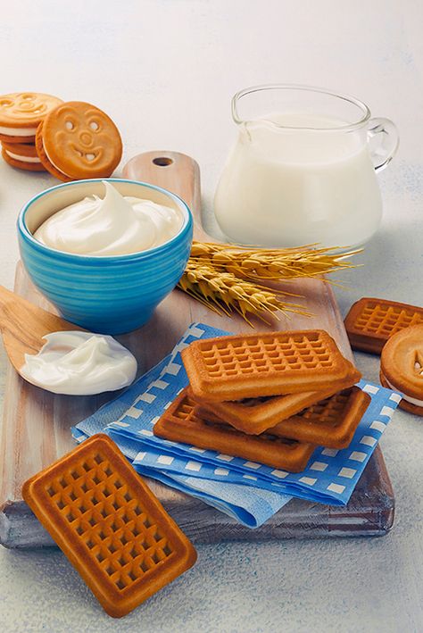 tray of milk bikis Food Photography Dessert, Baking Classes, Waffles, Food Photography, Biscuits, Milk, Tray, Dessert, Baking