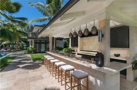 5 Home Bar Ideas that Give New Meaning to Happy Hour Pool Bar Design, Outdoor Bar And Grill, Outdoor Bar Ideas, Bar En Plein Air, Wet Bar Designs, Outside Bars, Outdoor Kitchen Bars, Backyard Bar, Bar Patio