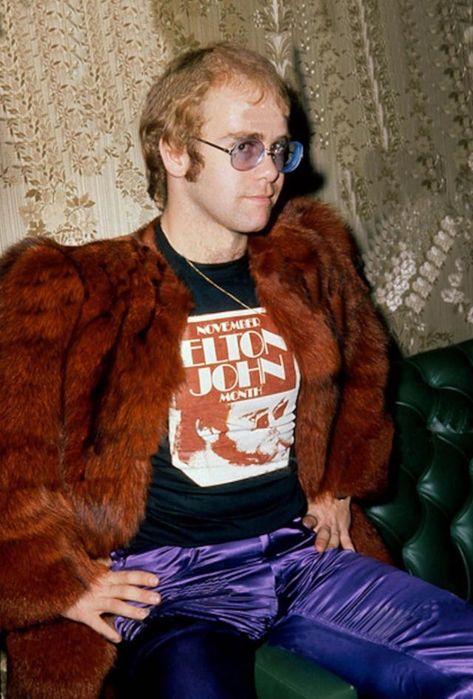 30 Amazing Color Photographs of a Young Elton John in the 1970s ~ vintage everyday Young Elton John, Ying Gao, Elton John Costume, John Barry, Captain Fantastic, Estilo Hippy, Sharon Tate, Vintage Everyday, Studio 54