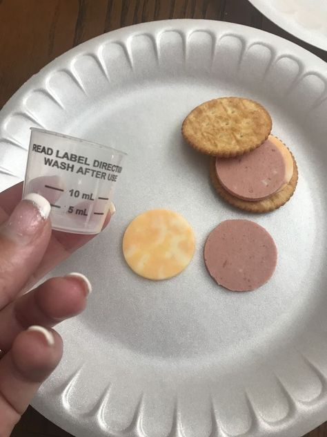 Diy Kid Lunchables, Cute Kindergarten Lunch Ideas, Diy Toddler Lunchables, Make Your Own Lunchables, No Cook Picnic Food Ideas, Hot Food For School Lunch, Diy Kids Lunchables, Cold Lunch Ideas For Picky Eaters, Freeze Ahead School Lunches