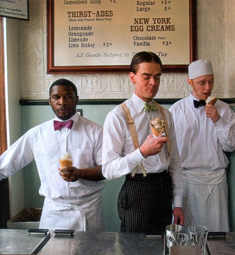 The Franklin Fountain (via Miss Moss). Oh how I want to visit this place! Ice Cream Shop Uniform, Ice Cream Uniform, Vintage Ice Cream Shop, Ice Cream Clothes, Pizza Song, Lime Rickey, Old Fashioned Ice Cream, Ice Cream Sundaes, 50s Diner