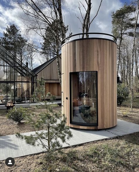 Sauna House, Diy Crate, Steam Sauna, Sauna Design, Furniture Free, Outdoor Sauna, Studio Apartment Ideas, Crate Furniture, Spa Design