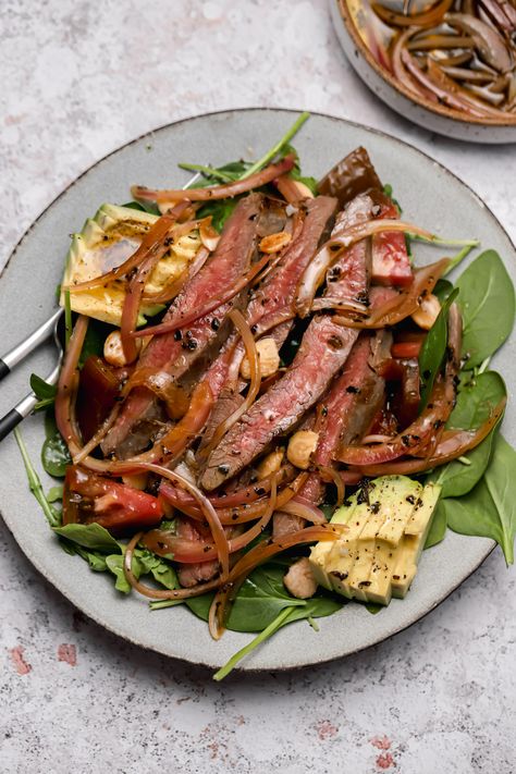 Grill Flank Steak, Whole 30 Salads, Marinated Onions, Entree Salads, Flank Steak Salad, Recipe With Spinach, Salad With Spinach, Steak Salad Recipe, Grilled Steak Salad