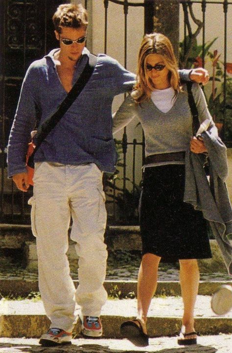 Brad Pitt Summer Style, Brad Pitt Fashion 90s, Brad Pit Outfit, Brad Pitt 2000s Style, 90s Brad Pitt Fashion, Brad Pitt Fashion Style, Brad Pitt 90s Style, 1990s Fashion 90s Style Men, Brad Pitt Outfit