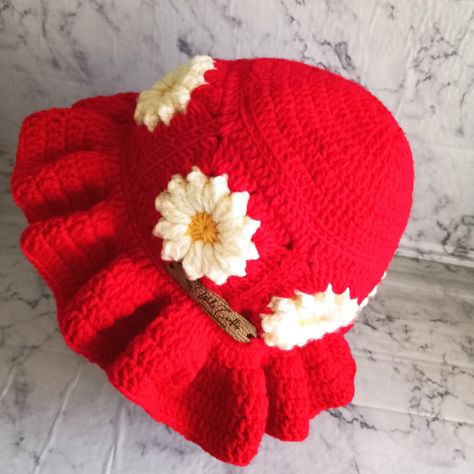 Daisy crochet ruffle hats ❤️ Daisy Crochet, Crochet Ruffle, Daisy, Crochet, Hats